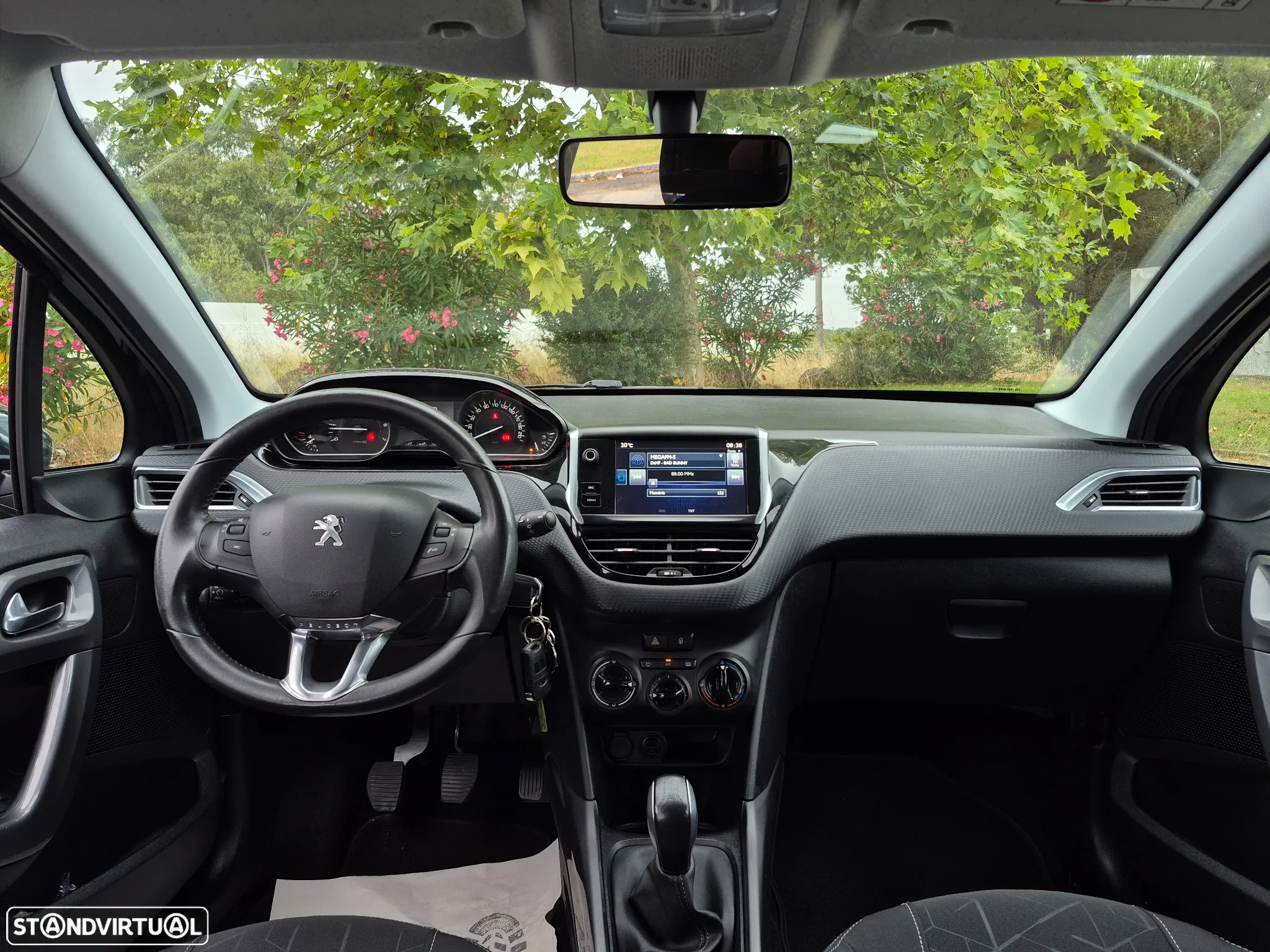 Peugeot 2008 1.2 PureTech Style - 12