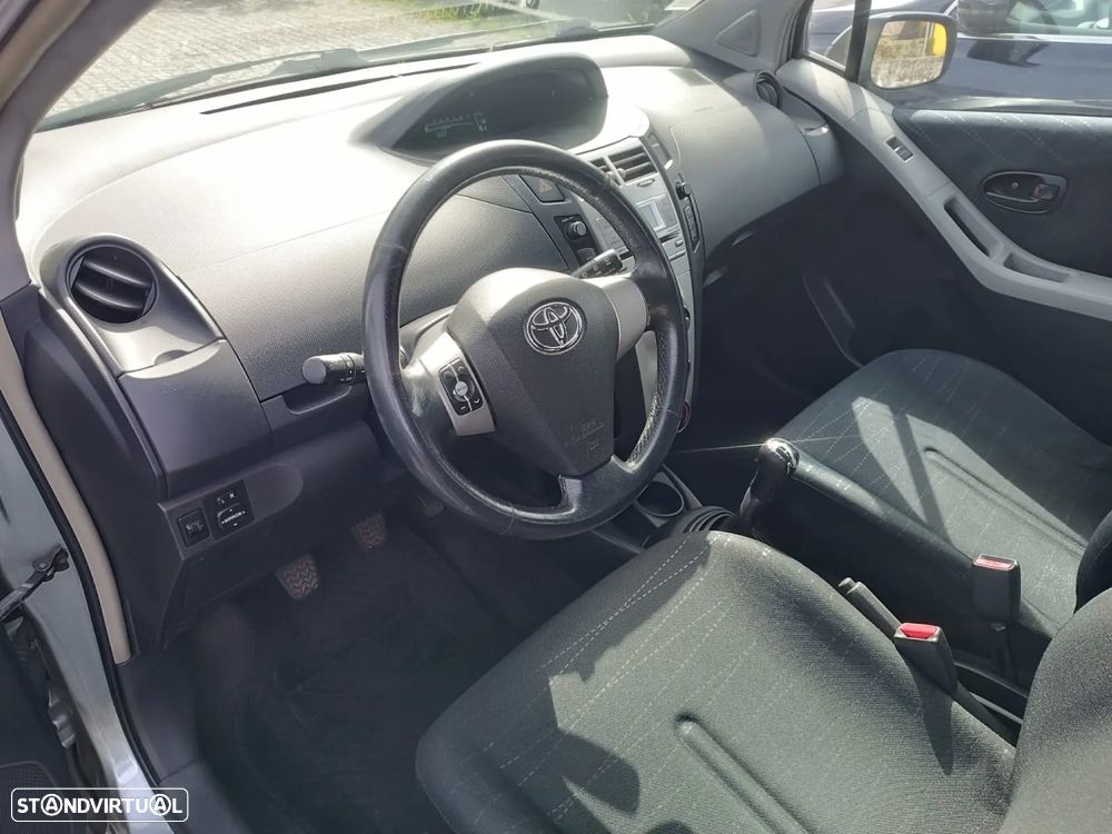 Toyota Yaris 1.0 VVT-i AC - 10