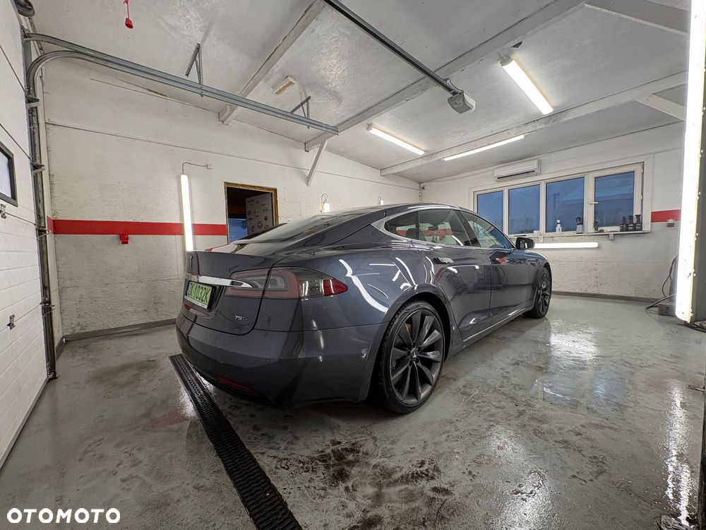 Tesla Model S - 7