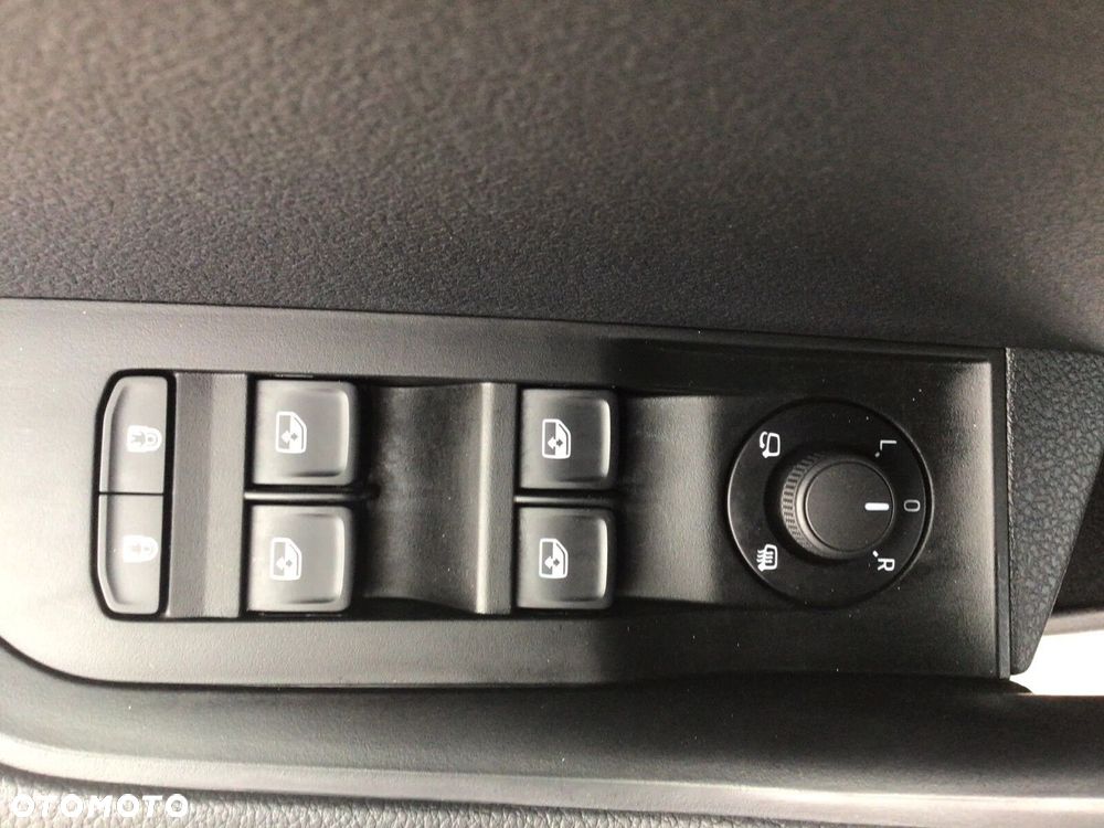 Skoda Superb 2.0 TDI SCR Style DSG - 30
