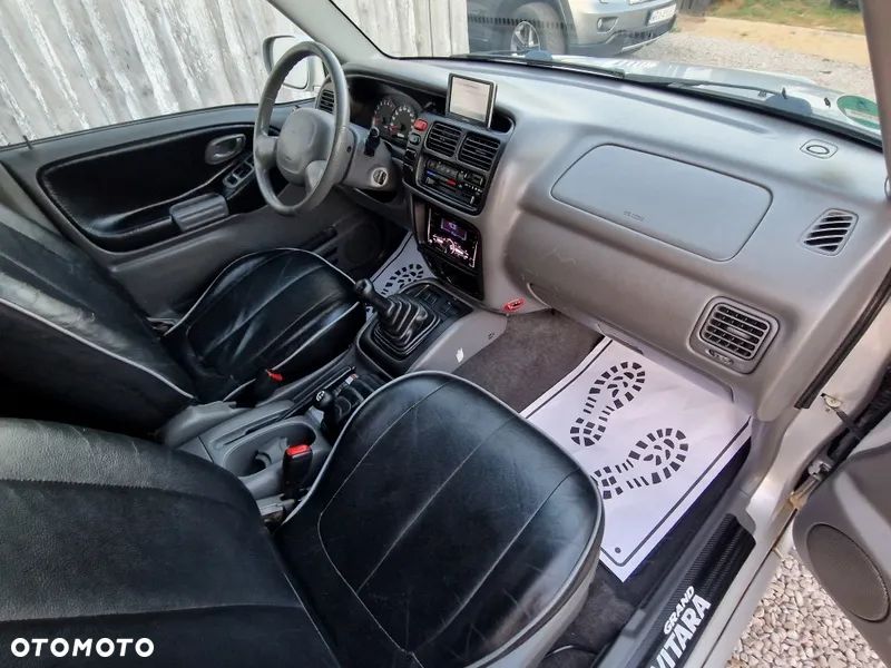 Suzuki Grand Vitara 2.5 V6 - 14