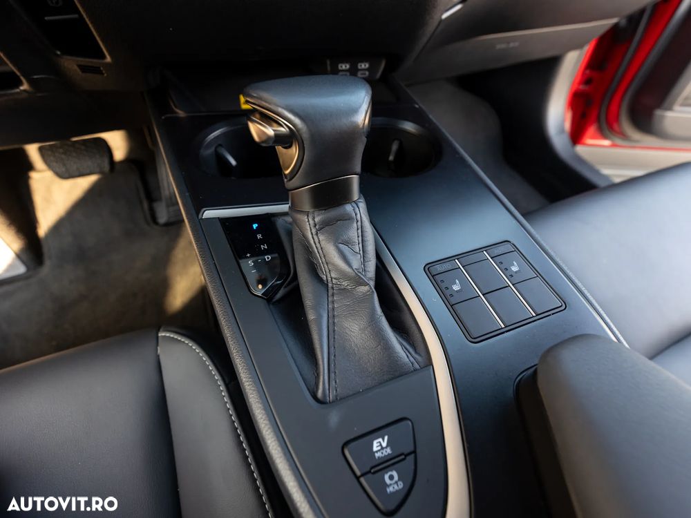 Lexus UX 250h (E-FOUR) F SPORT - 18