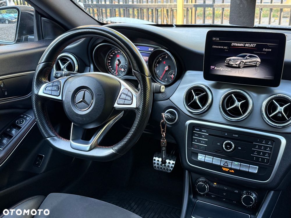 Mercedes-Benz CLA 180 7G-DCT AMG Line - 29
