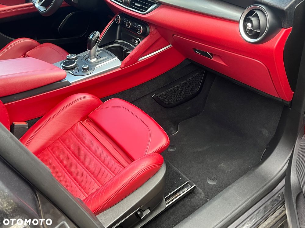 Alfa Romeo Stelvio 2.0 Turbo TI Q4 - 16