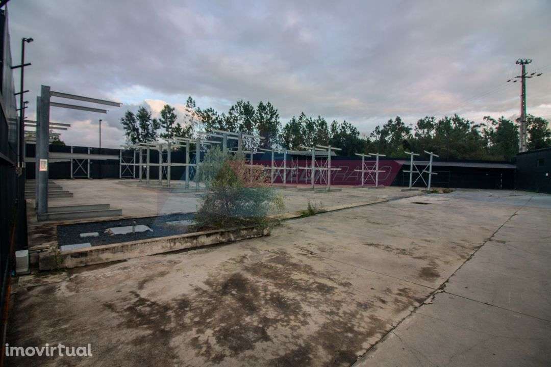 Pavilhão à face da Estrada Nacional 205! - Grande imagem: 5/8