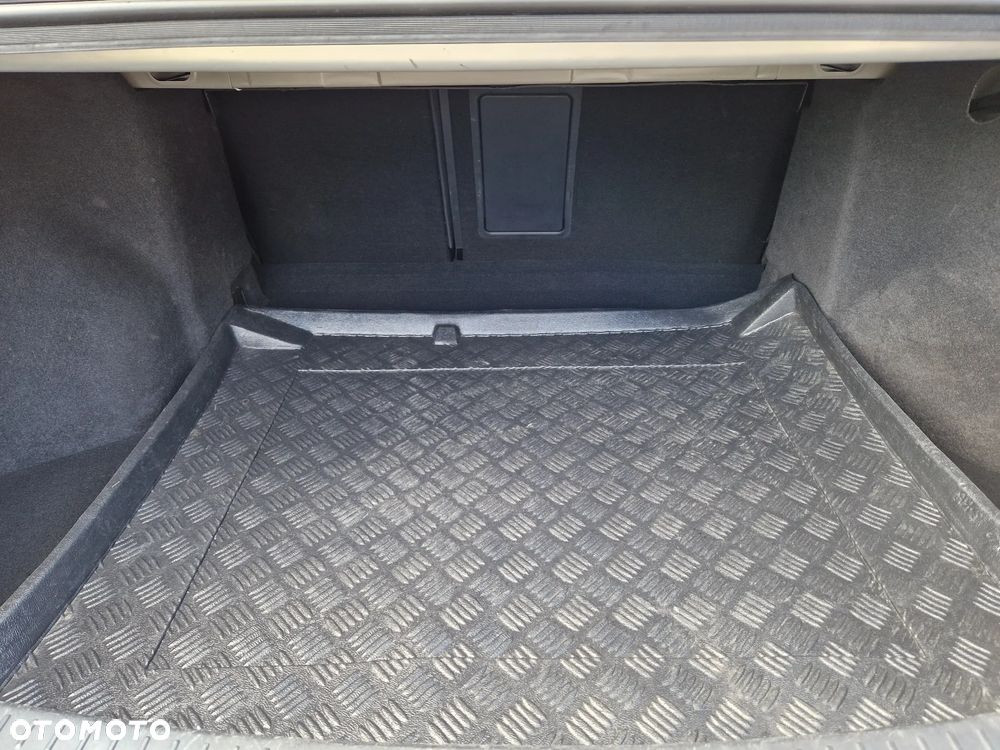 Toyota Avensis 2.0 D-4D Premium - 6