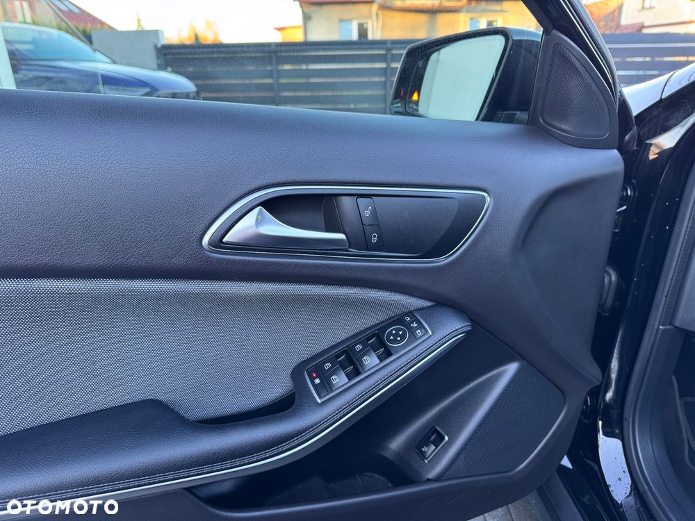 Mercedes-Benz GLA 200 7G-DCT UrbanStyle Edition - 16