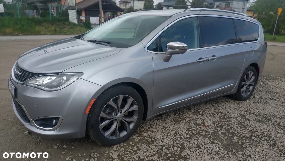 Chrysler Pacifica - 1