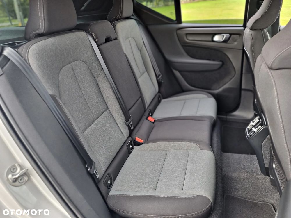 Volvo XC 40 B3 B DKG Essential - 26