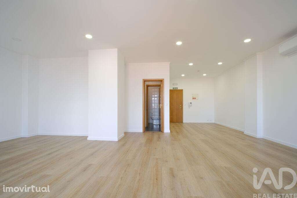 Loja / Estabelecimento Comercial em Santo António de 56,00 m2 - Grande imagem: 4/18