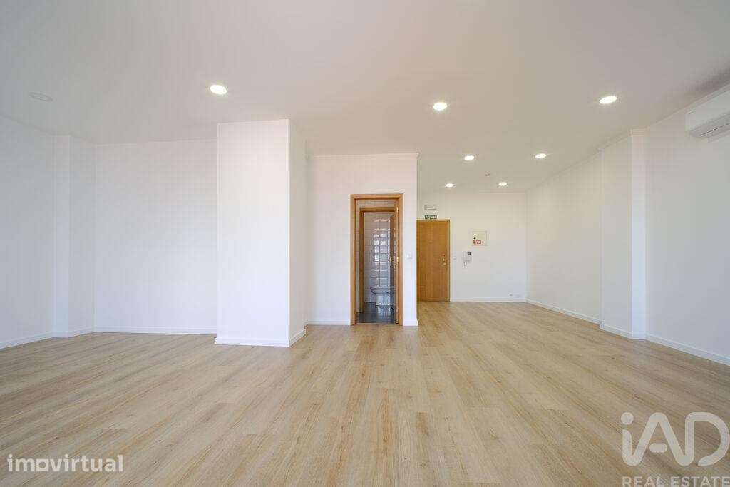 Loja / Estabelecimento Comercial em Santo António de 62,00 m2 - Grande imagem: 4/18