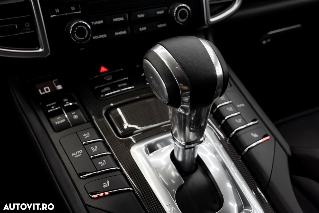 Porsche Cayenne S Diesel Platinum Edition - 36