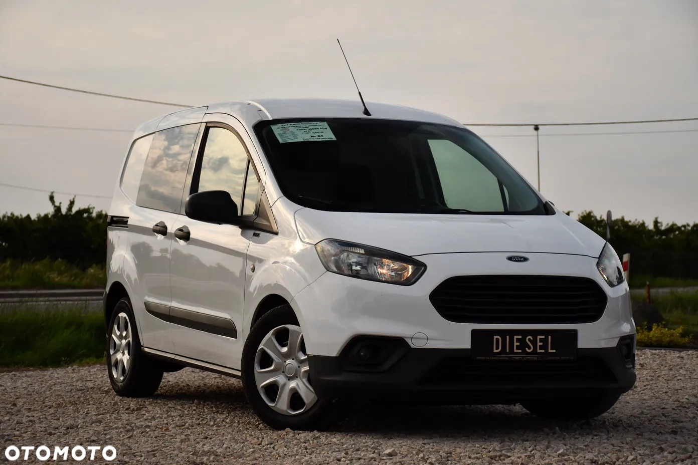 Ford Transit Courier - 11