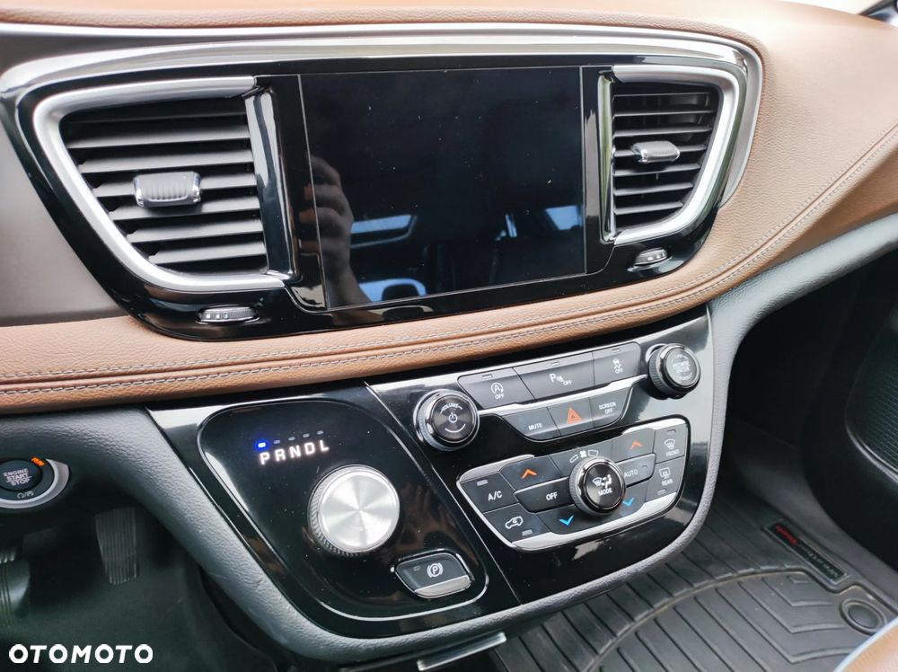 Chrysler Pacifica - 8