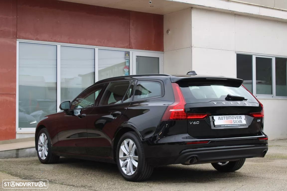 Volvo V60 2.0 B4 Momentum Core Geartronic - 12