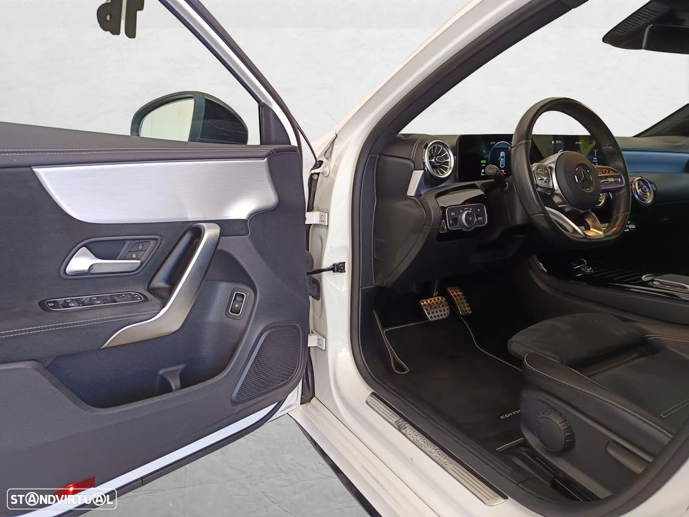 Mercedes-Benz A 250 Limousine e AMG Line - 34
