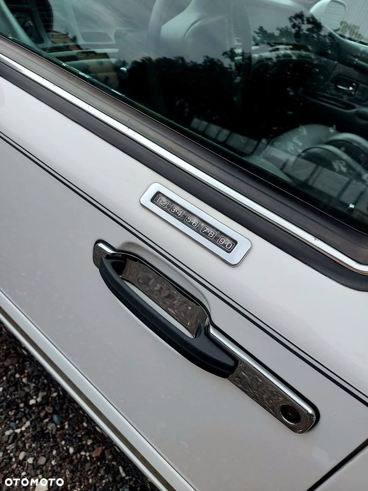 Lincoln Town Car - 13
