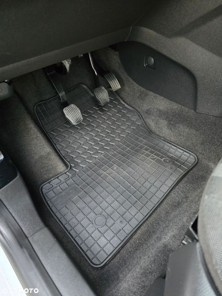 Ford Tourneo Connect - 12