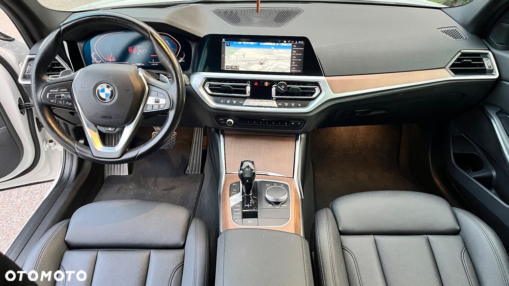 BMW Seria 3 330i Sport Line - 10