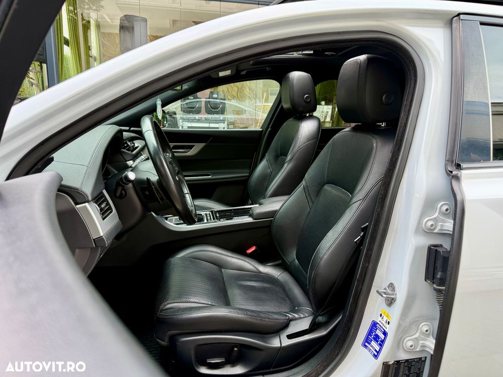 Jaguar XF 20d RWD Portfolio - 8