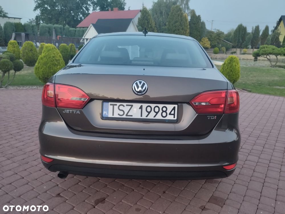 Volkswagen Jetta 1.6 TDI Comfortline - 4