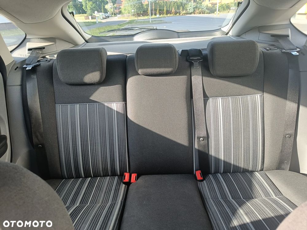 Ford Focus 1.6 Ambiente - 21