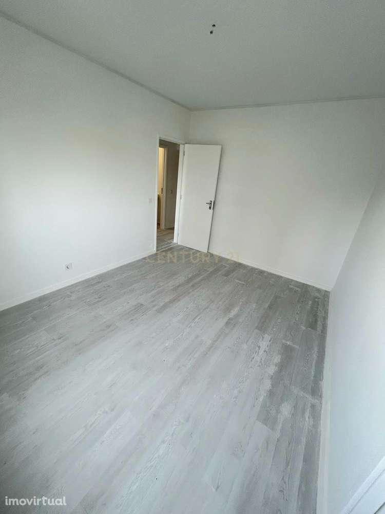 Apartamento T3 com 100 m2 no Monte Estoril para arrendamento - Grande imagem: 5/20