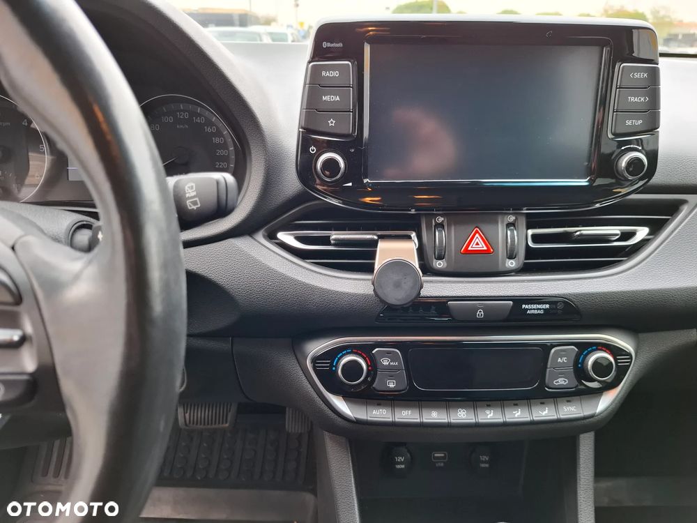 Hyundai i30 1.6 D Comfort DCT - 11