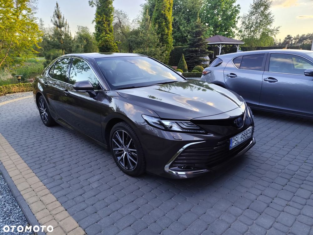 Toyota Camry Luxury - 3