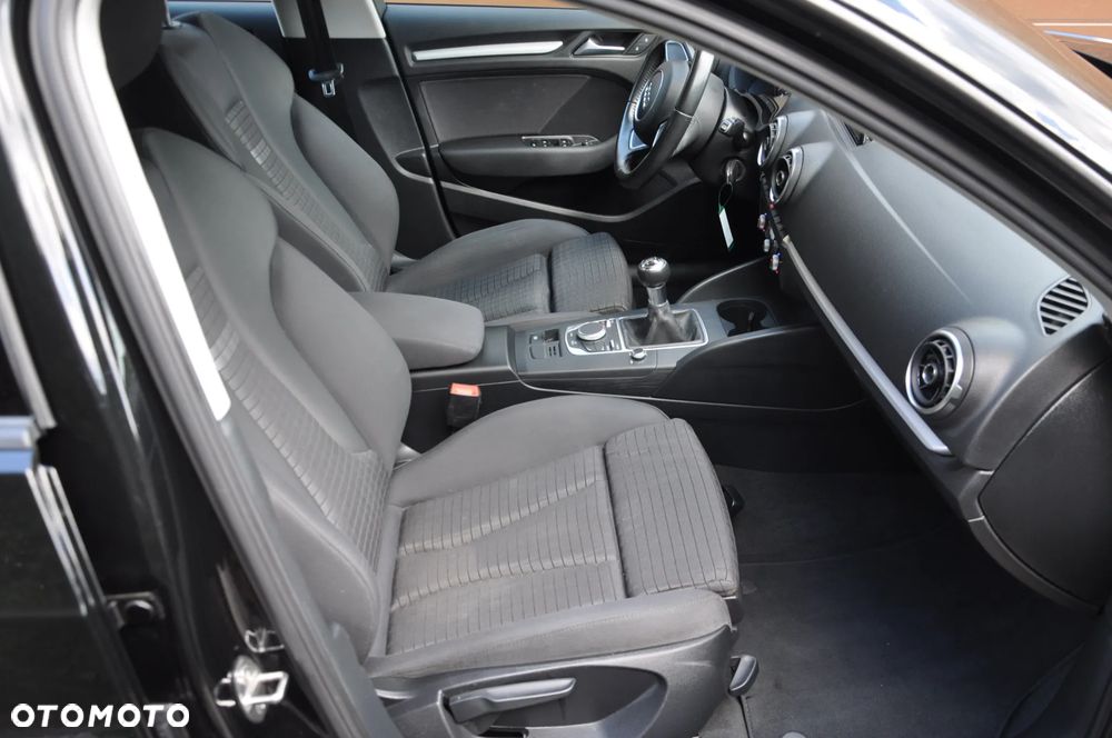 Audi A3 Sportback 1.4 TFSI Ambiente - 11