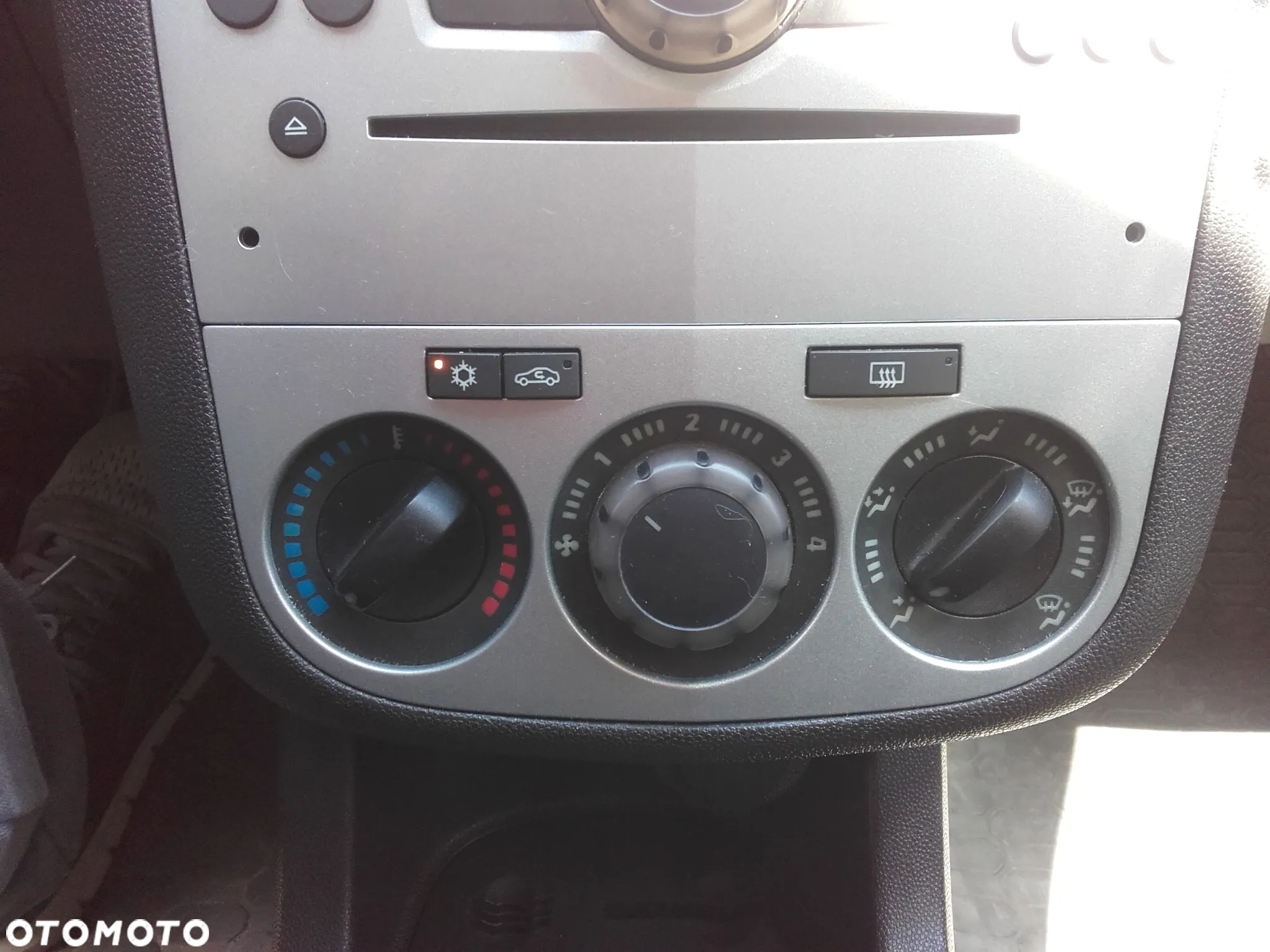 Opel Corsa 1.4 16V Cosmo - 26