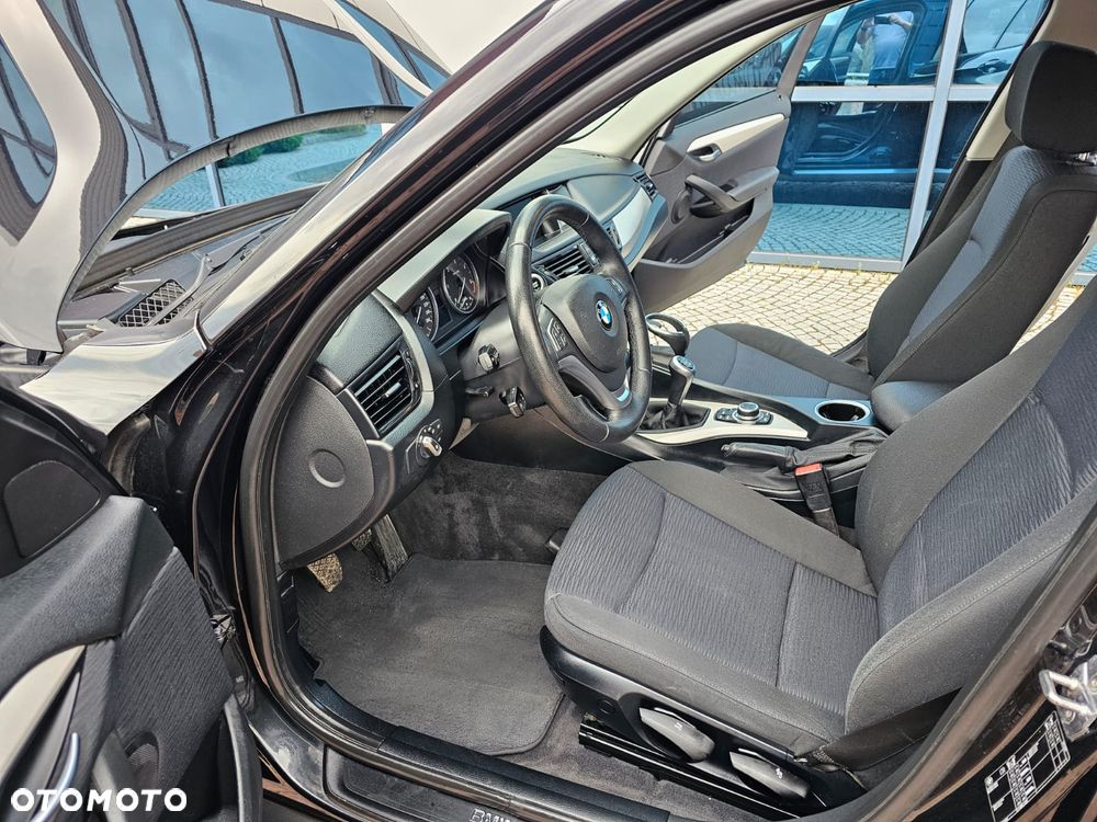 BMW X1 sDrive18d xLine - 35