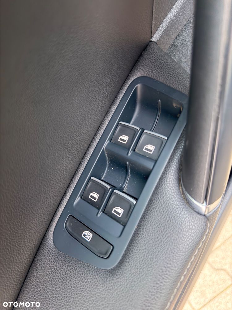 Volkswagen Golf 2.0 TDI DPF 4Motion Highline - 24