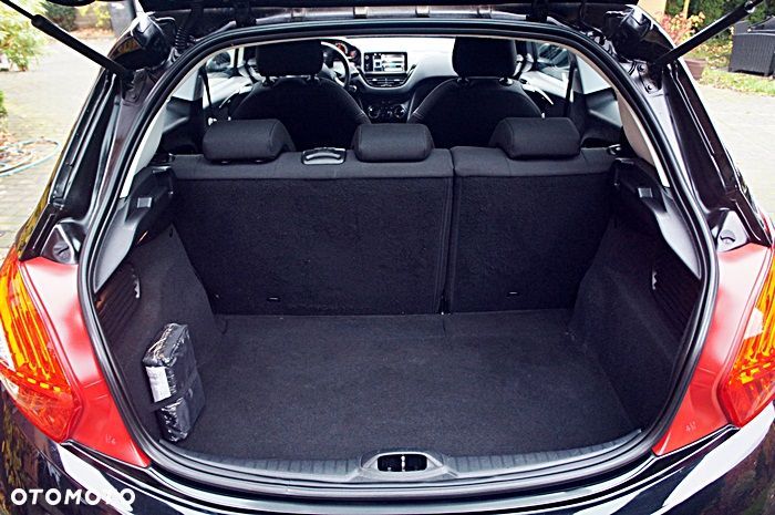 Peugeot 208 - 24