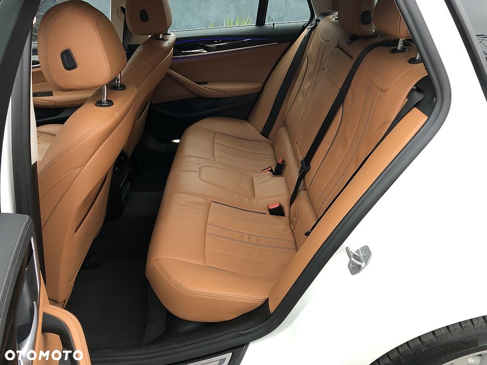 BMW Seria 5 520i GPF Luxury Line sport - 9