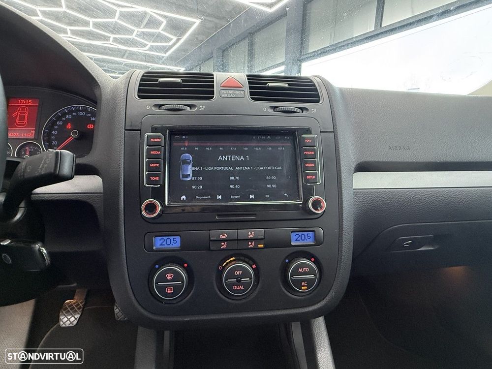 VW Jetta 1.9 TDi Confortline - 19