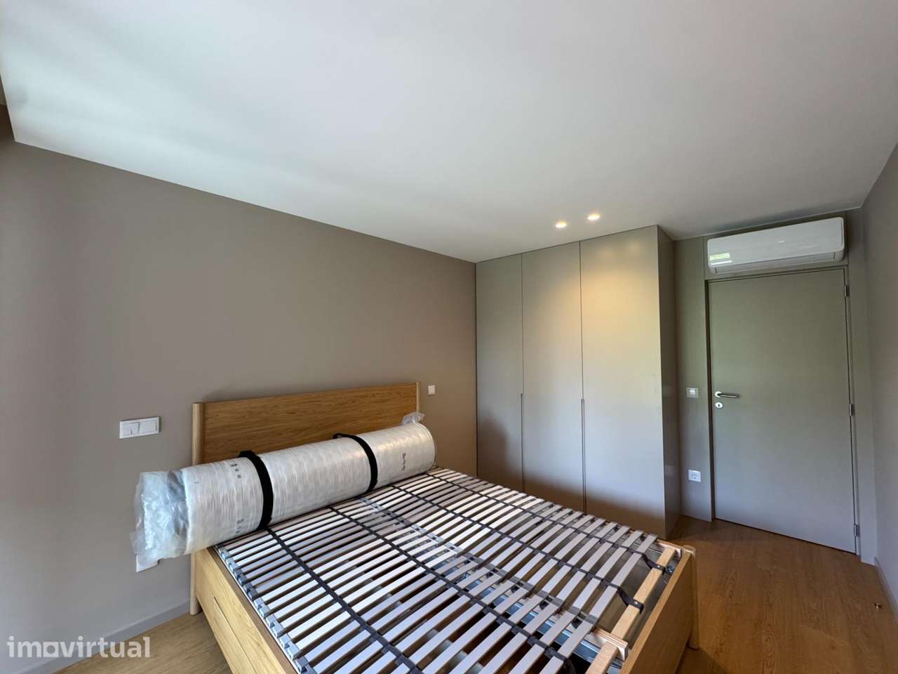 Apartamento T1 (Novo) - Arrendamento - Grande imagem: 5/11