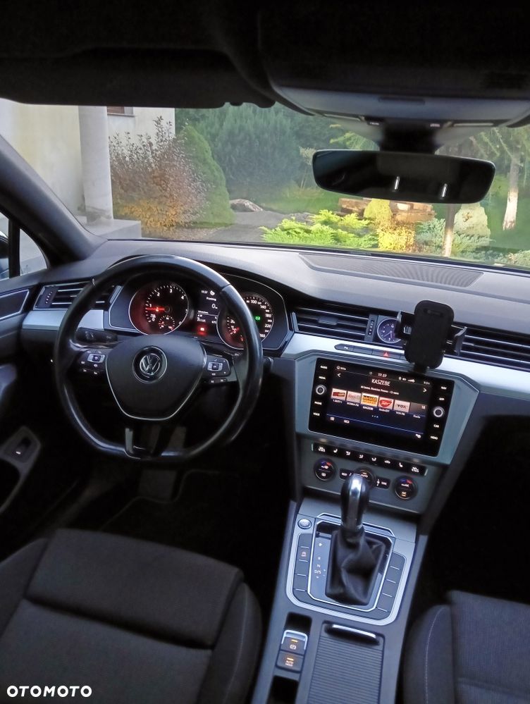 Volkswagen Passat - 4