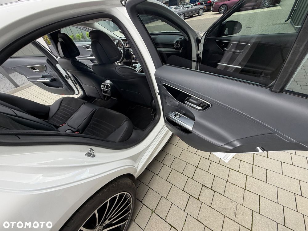 Mercedes-Benz Klasa C 300 mHEV 4-Matic AMG - 13