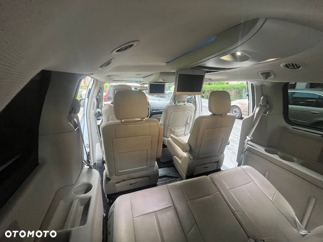 Chrysler Town & Country 3.6 Limited - 28