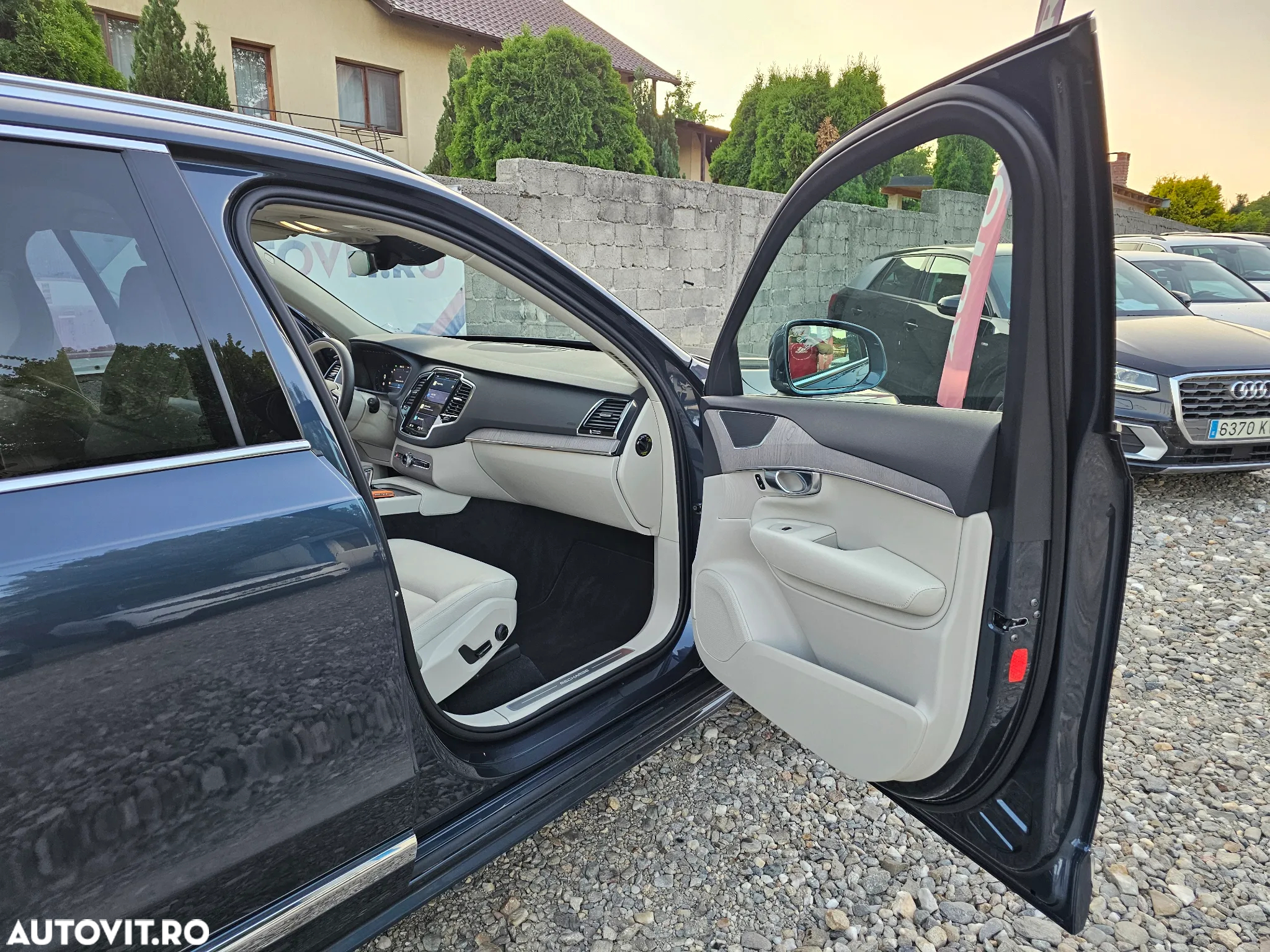 Volvo XC 90 T8 AWD Plug-in Hybrid Plus Dark - 25