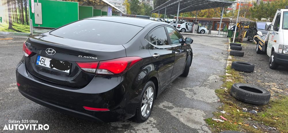 Hyundai Elantra - 10