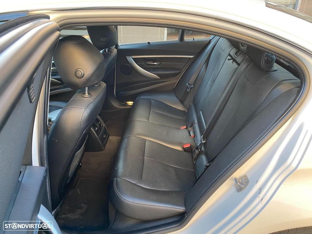 BMW 330 e iPerformance Line Sport - 8