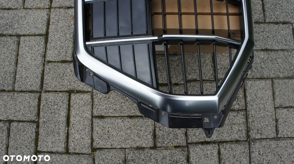 ATRAPA PRZEDNIA GRILL AUDI Q3 83A - 6