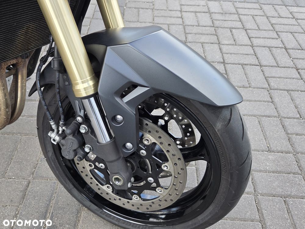 Suzuki GSR - 19