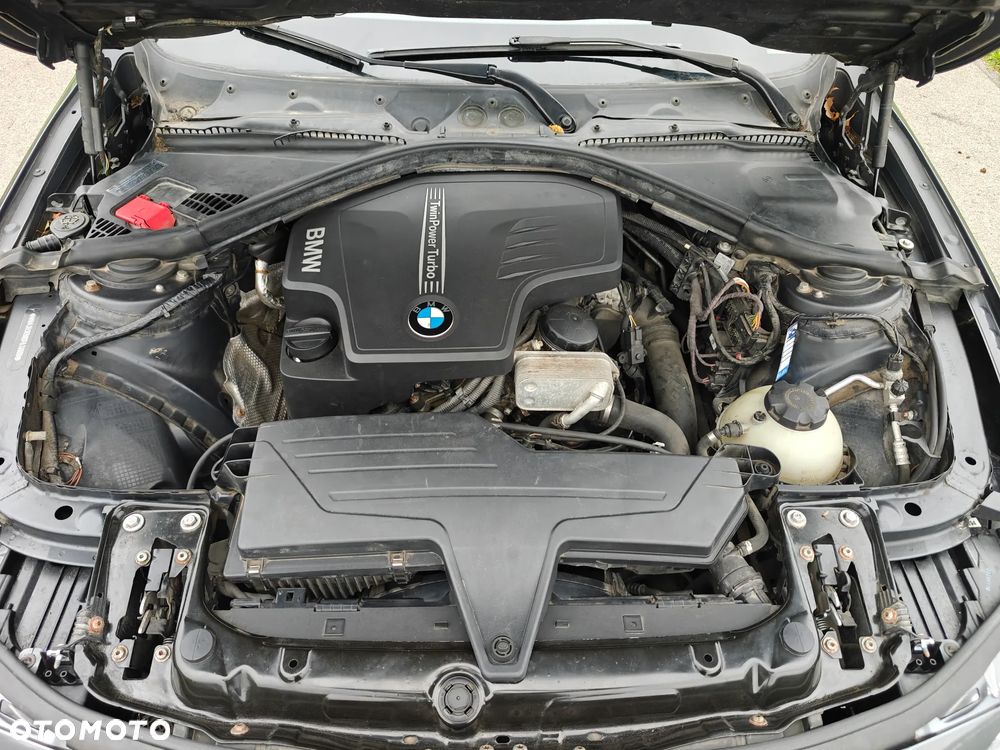 BMW Seria 3 328i xDrive Sport-Aut Luxury Line - 25