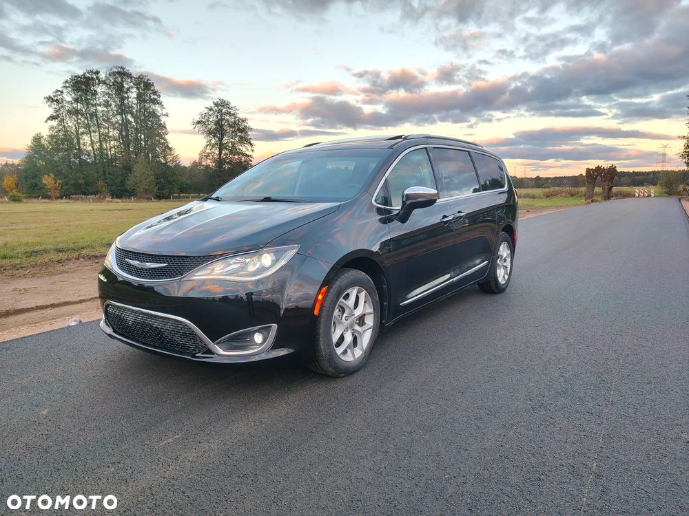 Chrysler Pacifica - 1