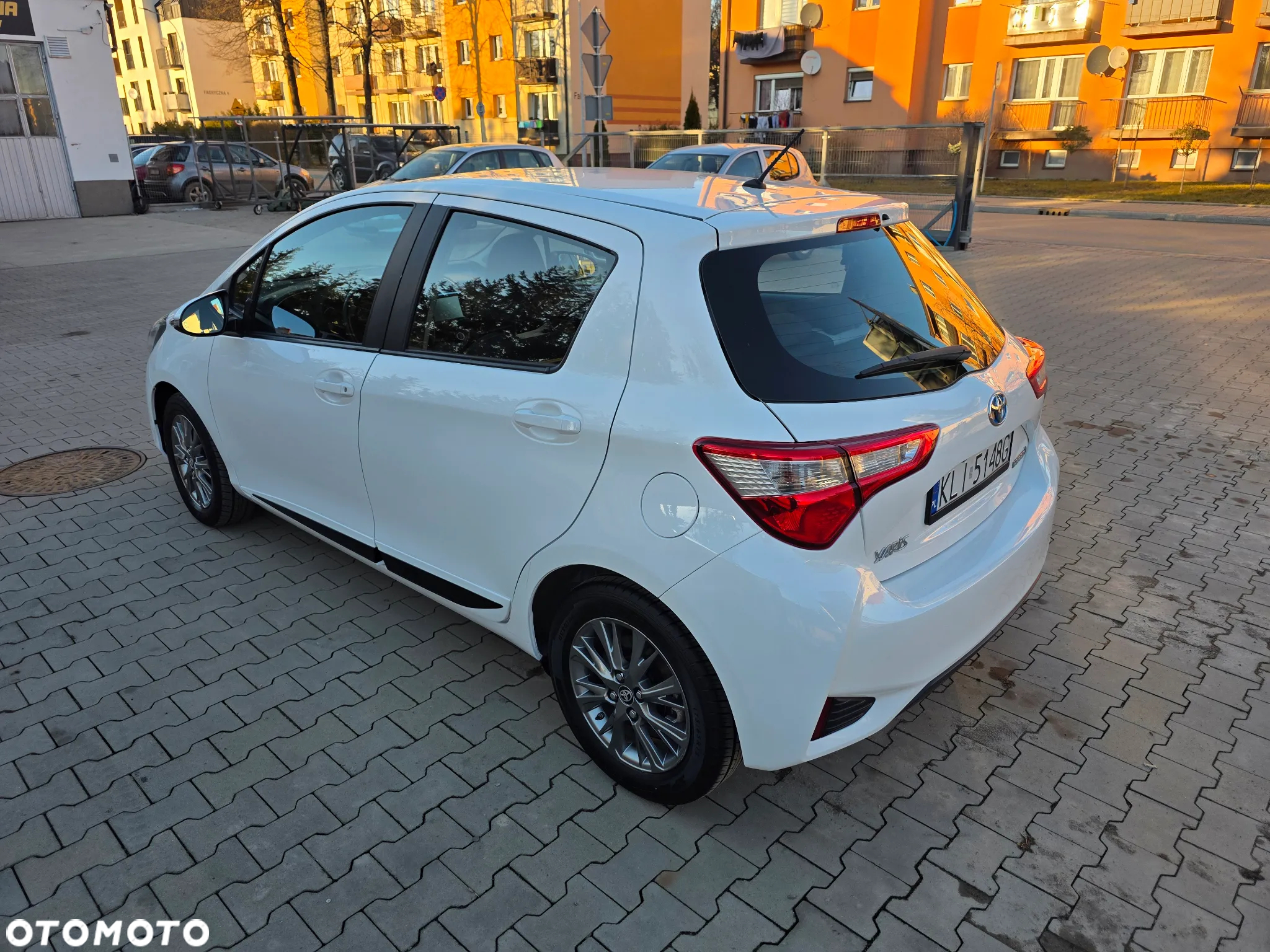 Toyota Yaris Hybrid 1.5 VVT-i Comfort - 4