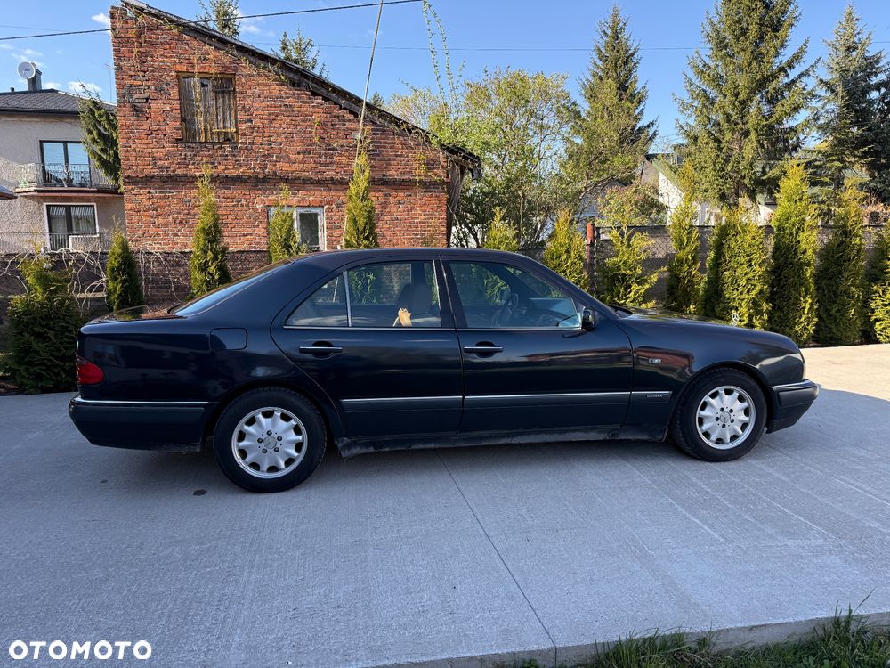 Mercedes-Benz Klasa E - 7