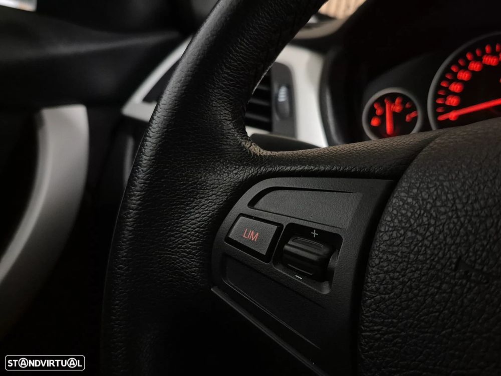 BMW 330 e iPerformance Advantage - 22